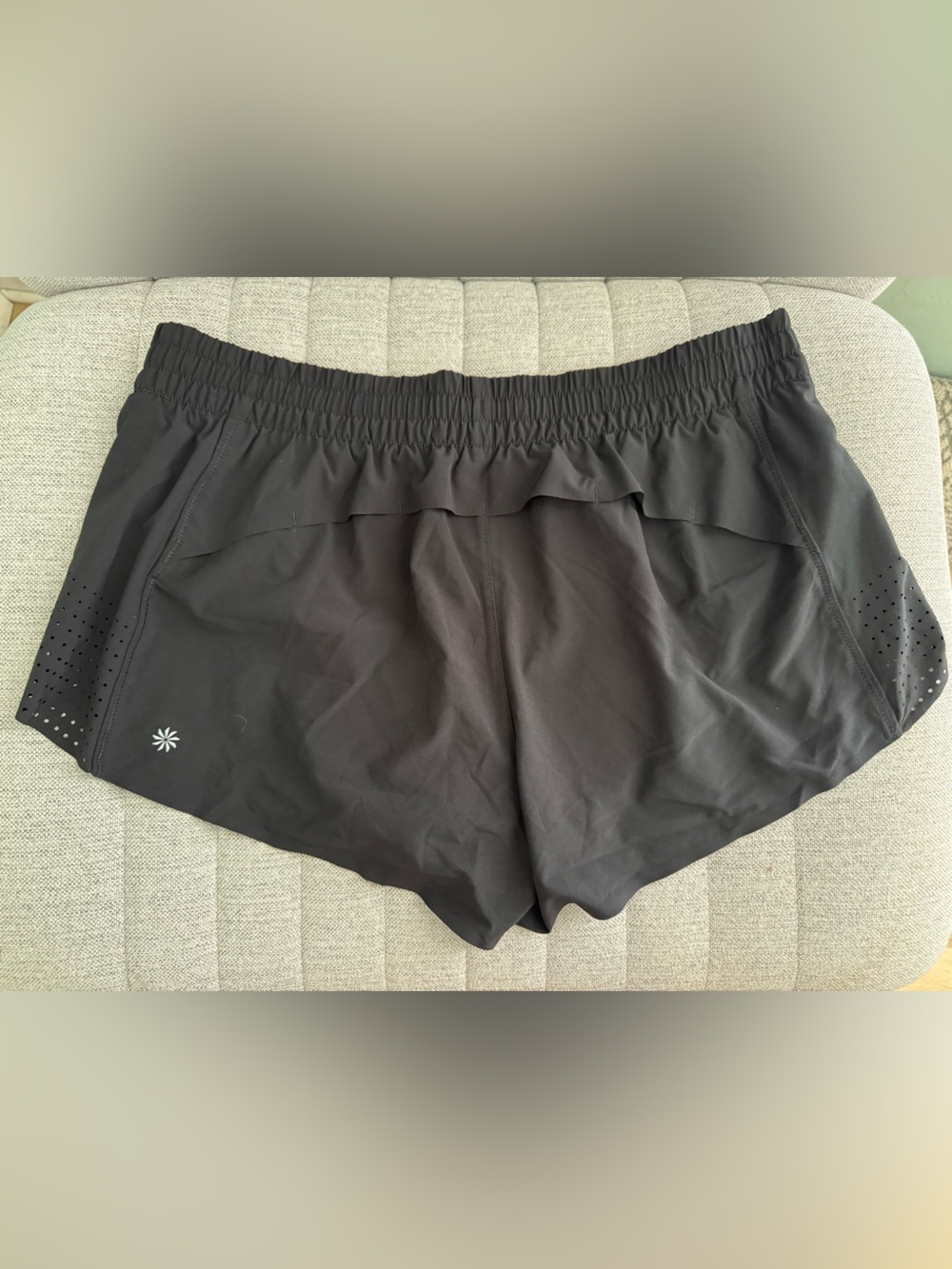 Athleta 3 inch Hustle Short - Picture 2 of 6